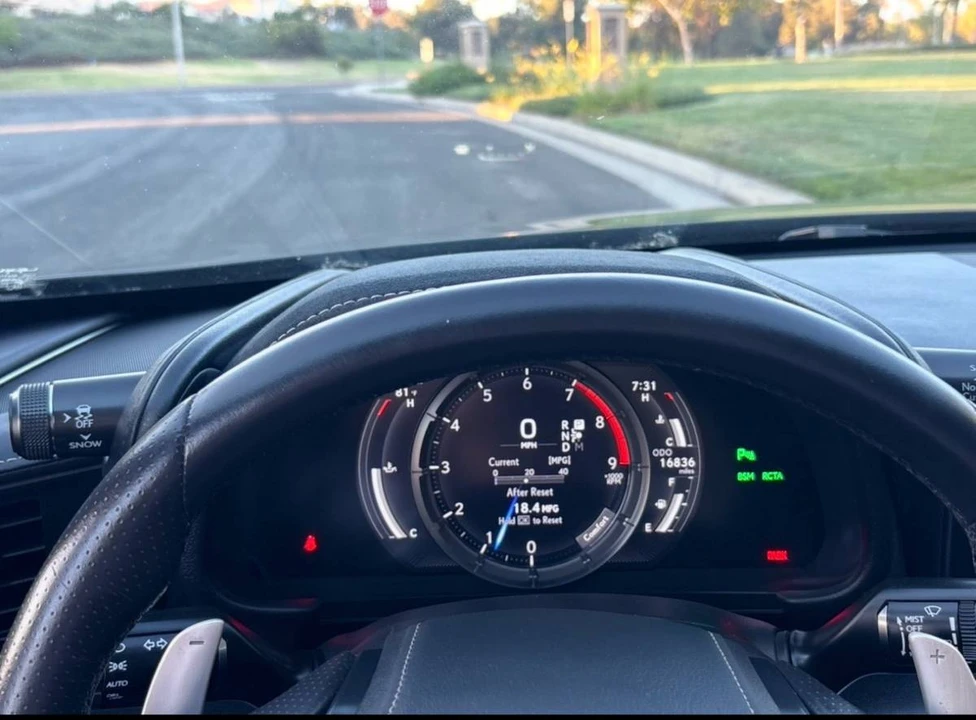 2018 Lexus LC - Image 17 of 24