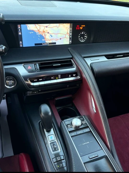2018 Lexus LC - Image 16 of 24