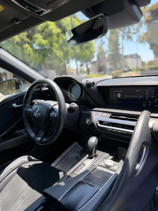 2018 Lexus LC - Image 15 of 20