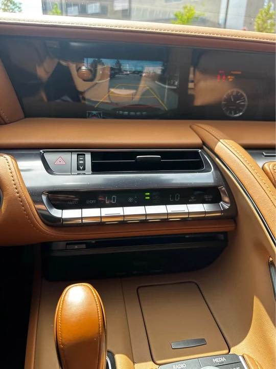 2018 Lexus LC - Image 8 of 9