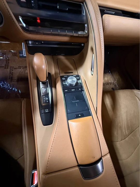 2018 Lexus LC - Image 9 of 13
