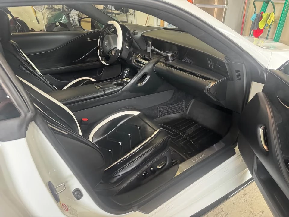 2018 Lexus LC - Image 16 of 20