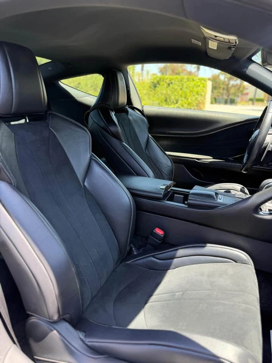 2018 Lexus LC - Image 18 of 20