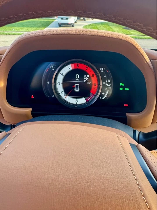 2018 Lexus LC - Image 11 of 18