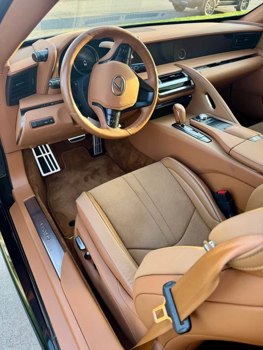 2018 Lexus LC - Image 10 of 18