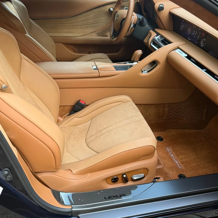 2018 Lexus LC - Image 15 of 20