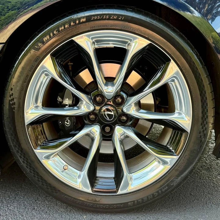 2018 Lexus LC - Image 19 of 20