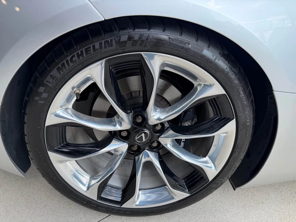 2018 Lexus LC - Image 16 of 18