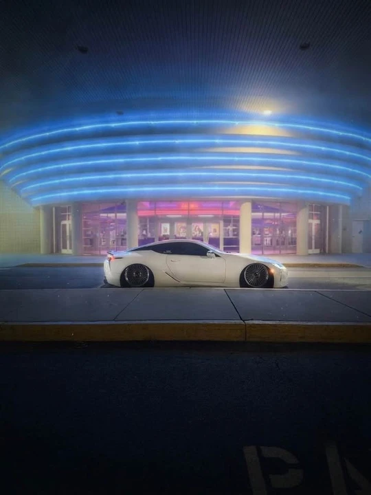 2018 Lexus LC - Image 2 of 3