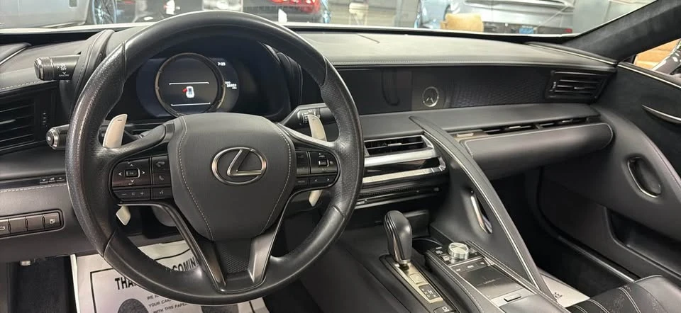 2018 Lexus LC - Image 9 of 11