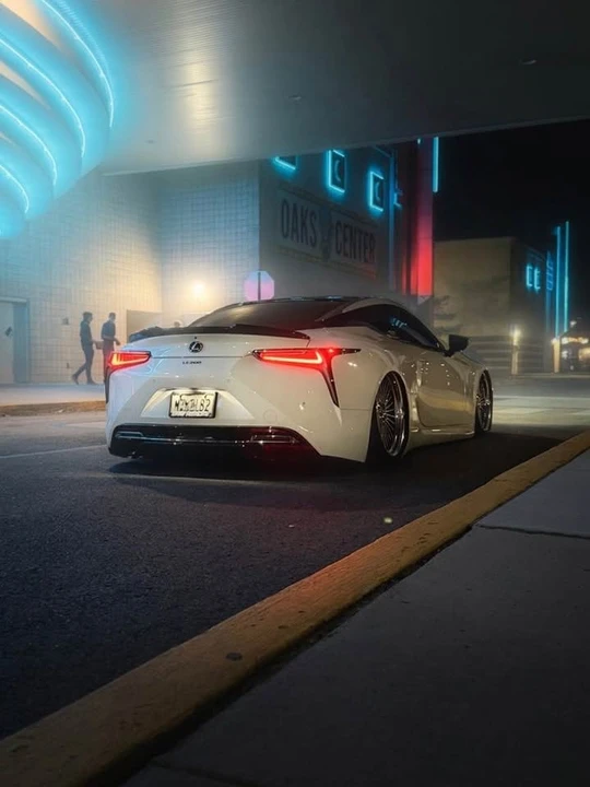 2018 Lexus LC - Image 3 of 3