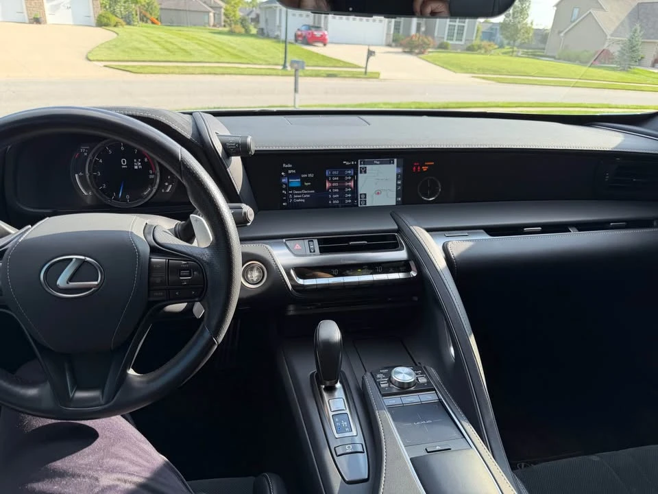 2018 Lexus LC - Image 11 of 18