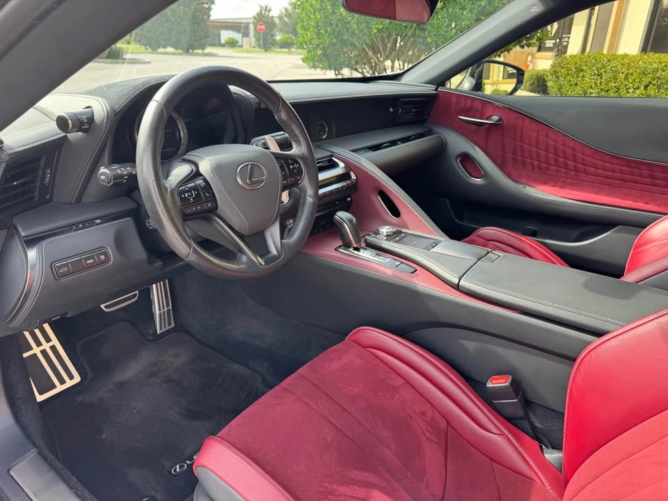 2018 Lexus LC - Image 9 of 17