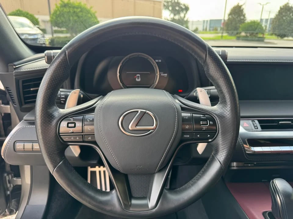 2018 Lexus LC - Image 11 of 17