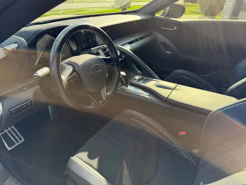 2018 Lexus LC - Image 11 of 20