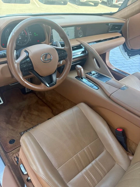 2018 Lexus LC - Image 4 of 6