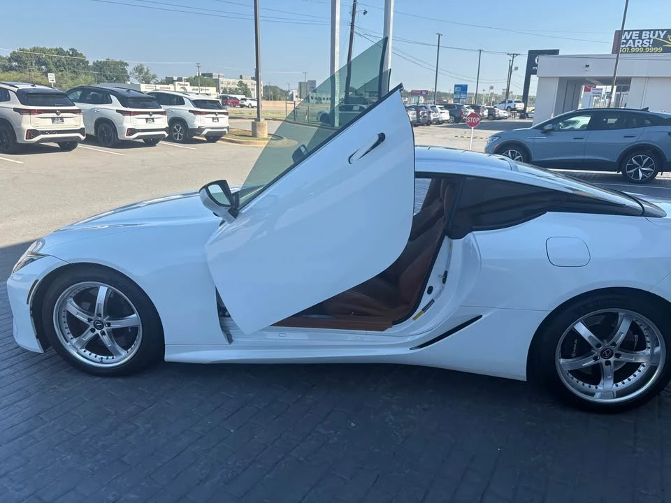 2018 Lexus LC - Image 2 of 6
