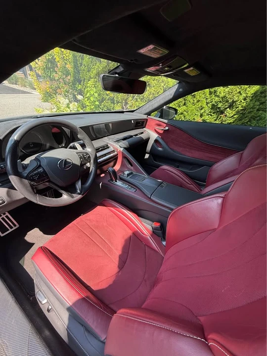 2018 Lexus LC - Image 13 of 18