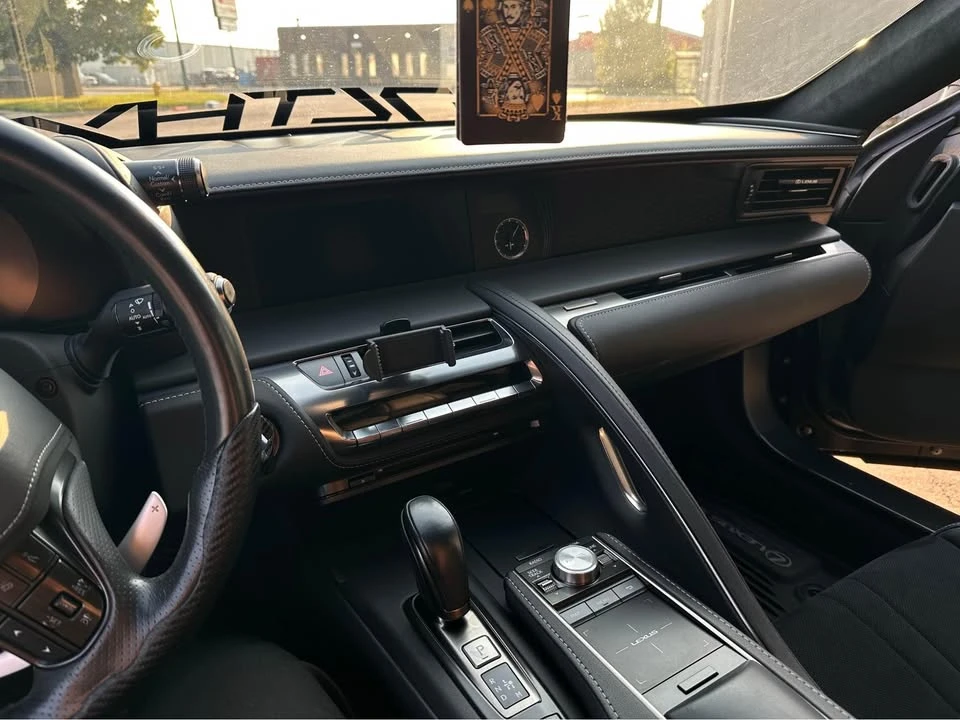 2018 Lexus LC - Image 11 of 16