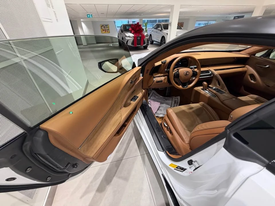 2018 Lexus LC - Image 7 of 7
