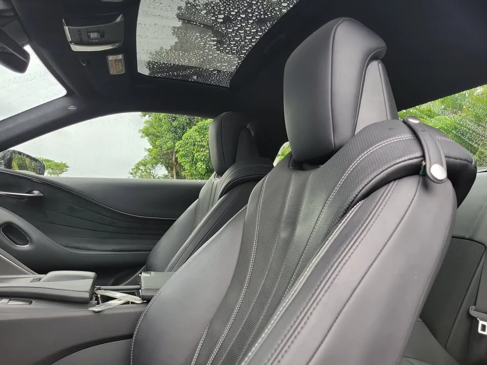 2018 Lexus LC - Image 13 of 18