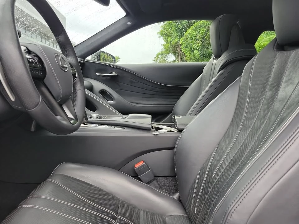 2018 Lexus LC - Image 12 of 18