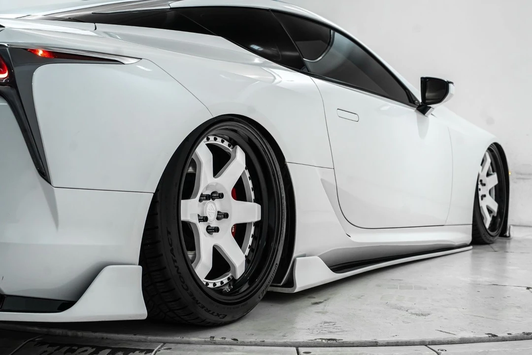 2018 Lexus LC - Image 15 of 31