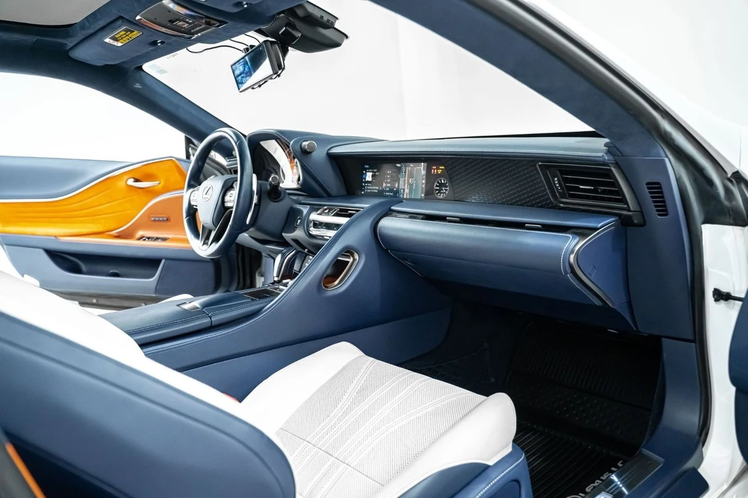 2018 Lexus LC - Image 27 of 31