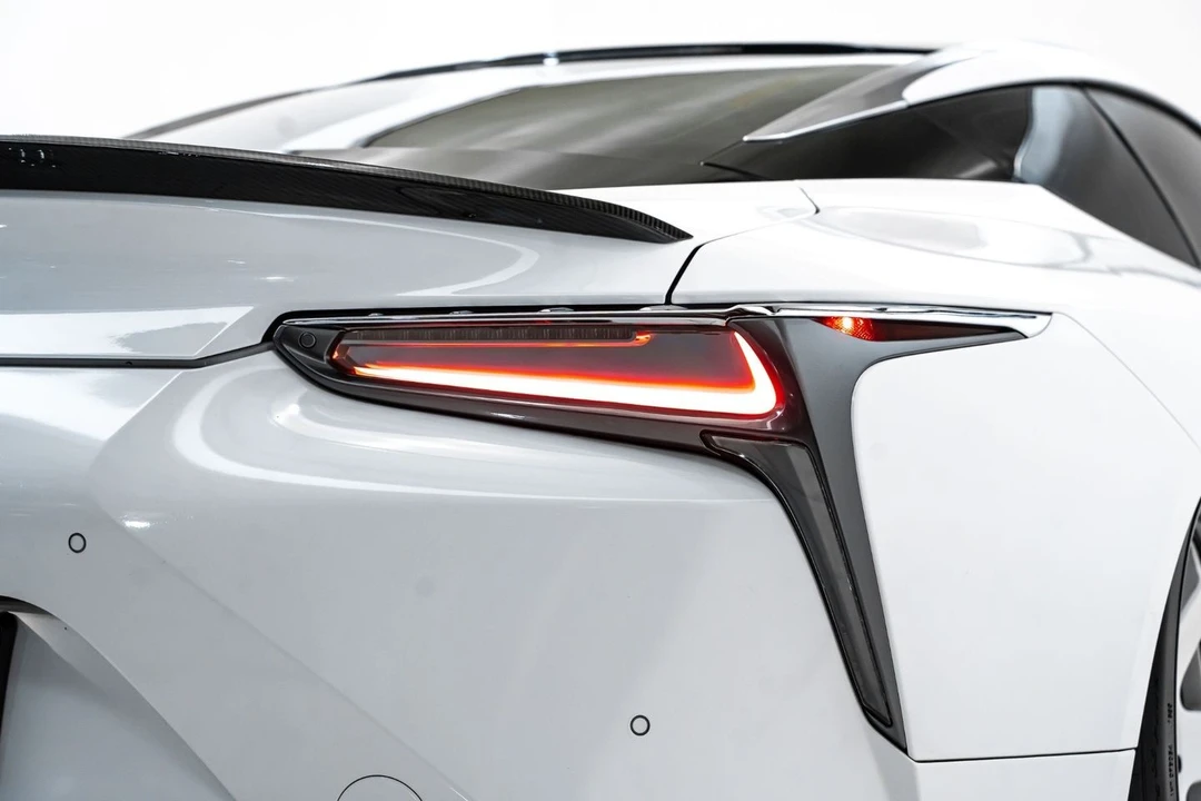 2018 Lexus LC - Image 14 of 31