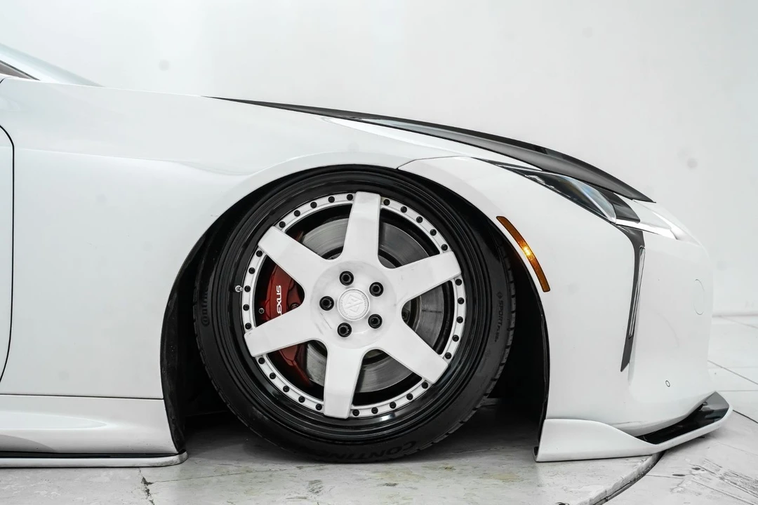 2018 Lexus LC - Image 16 of 31