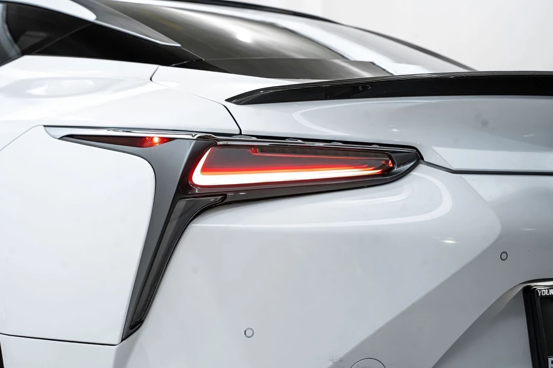 2018 Lexus LC - Image 13 of 31
