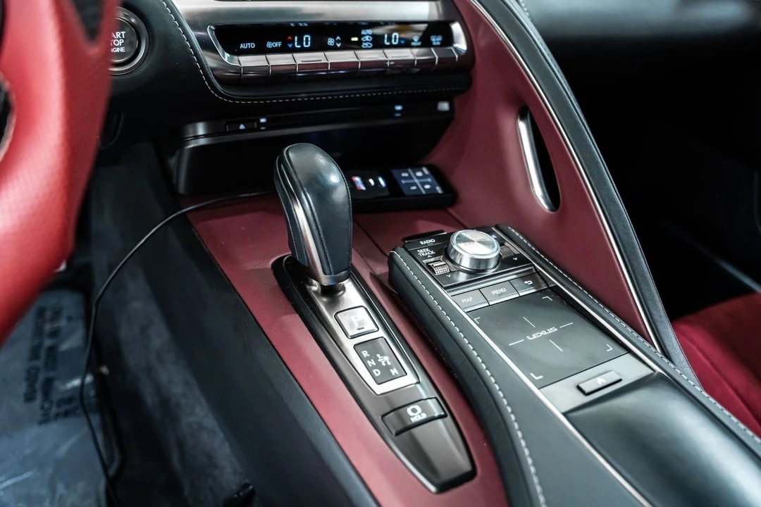 2018 Lexus LC - Image 29 of 31
