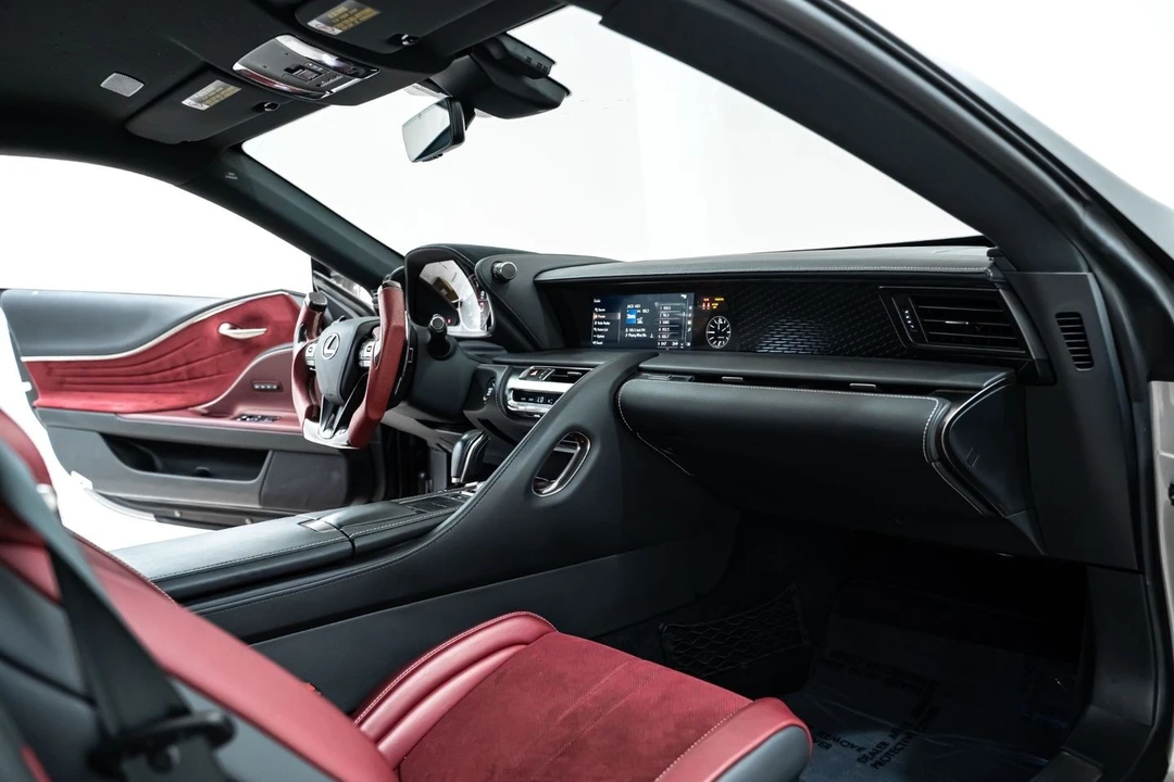 2018 Lexus LC - Image 26 of 31