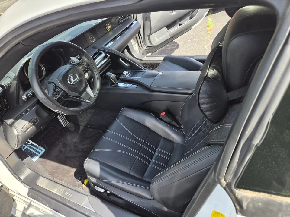 2018 Lexus LC - Image 6 of 11