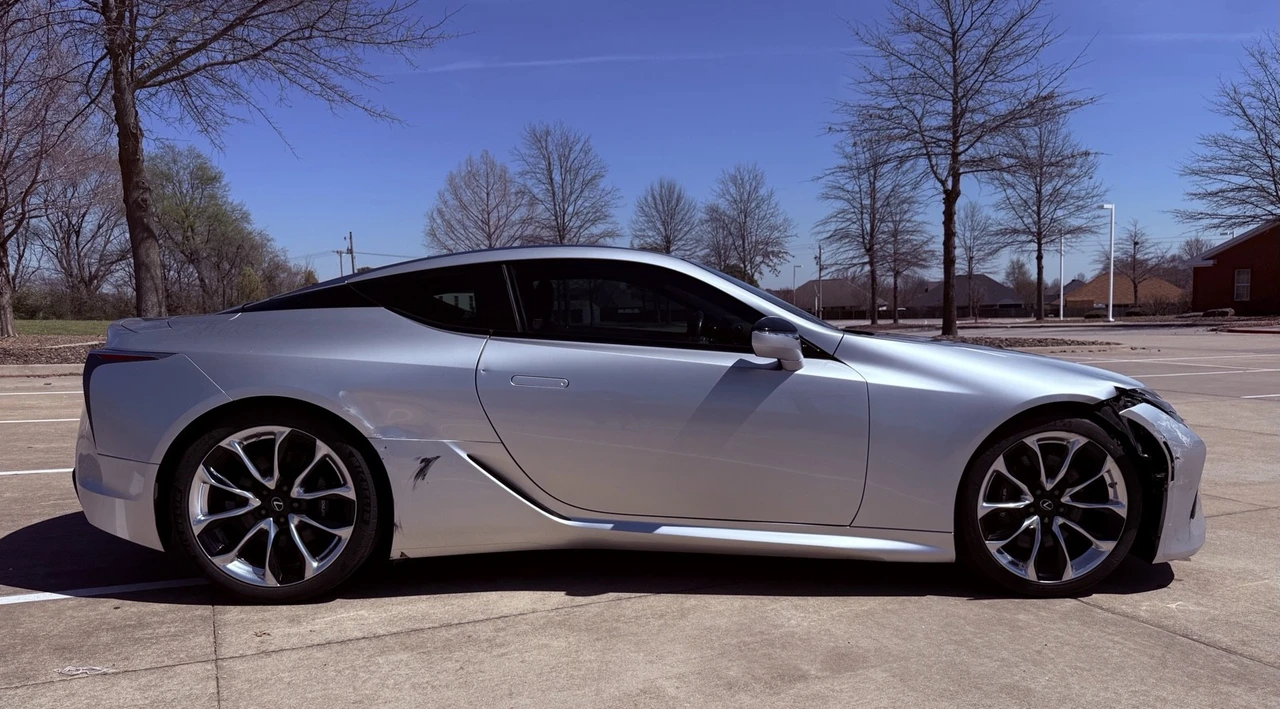 2018 Lexus LC - Image 9 of 21