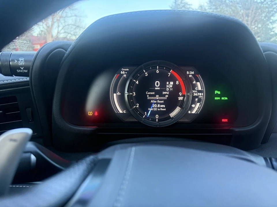 2018 Lexus LC - Image 9 of 11