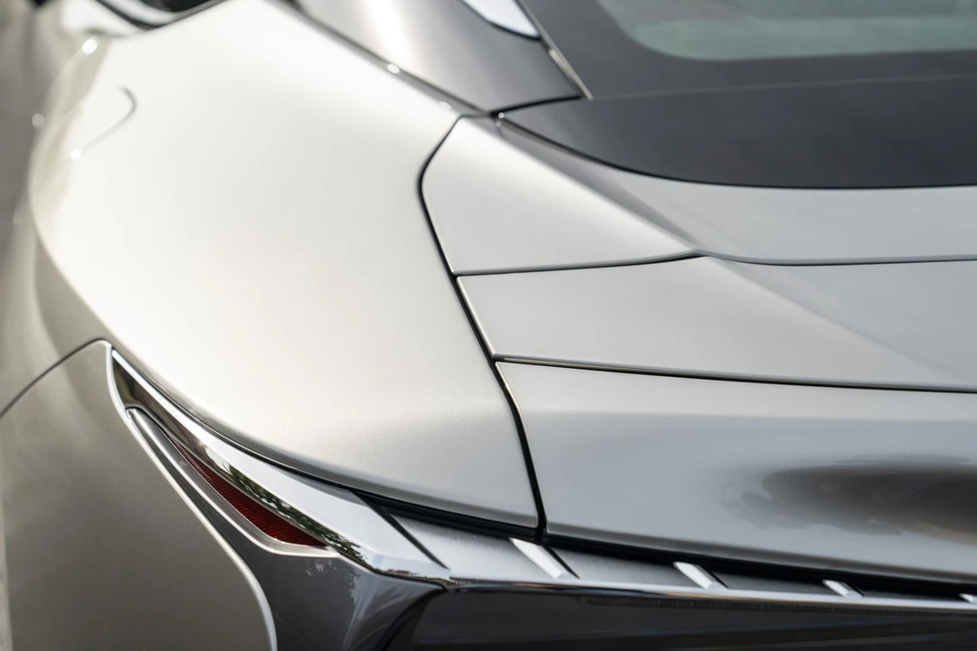 2018 Lexus LC - Image 29 of 31