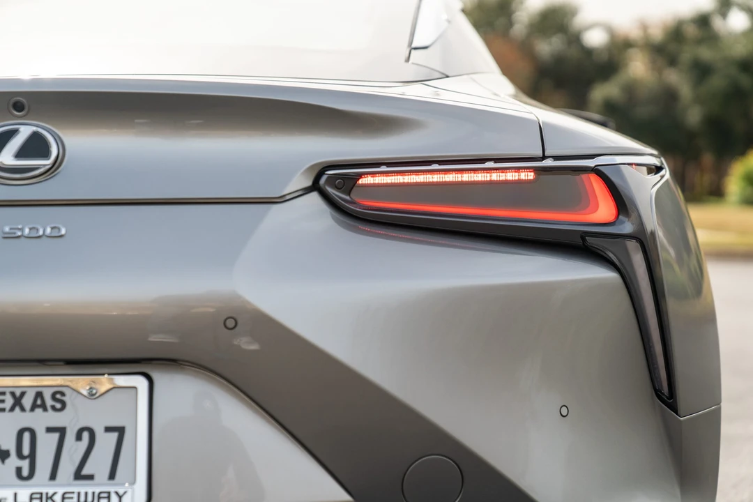 2018 Lexus LC - Image 28 of 31