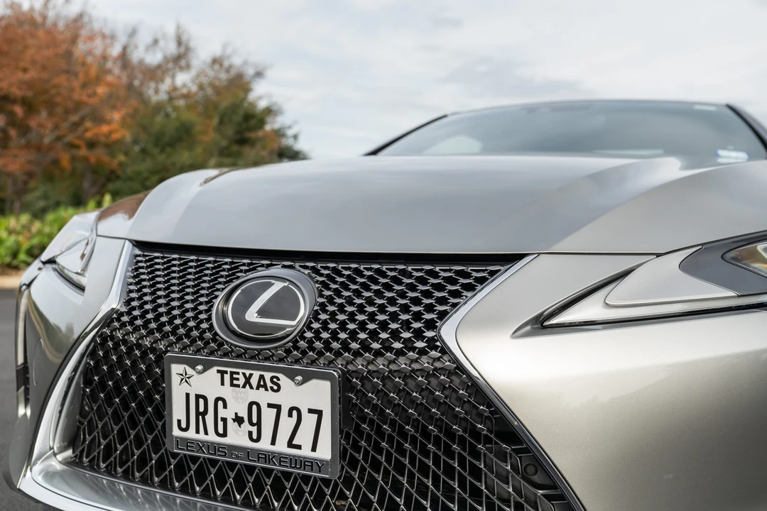 2018 Lexus LC - Image 12 of 31