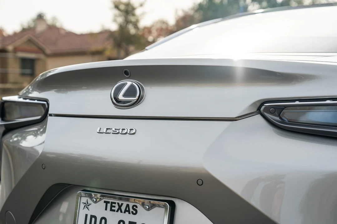 2018 Lexus LC - Image 25 of 31