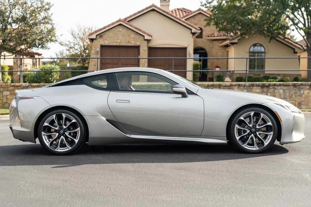 2018 Lexus LC - Image 9 of 31