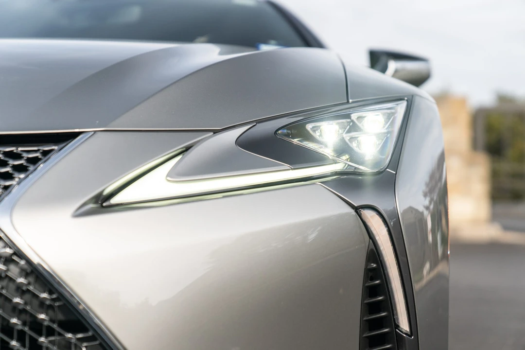 2018 Lexus LC - Image 15 of 31