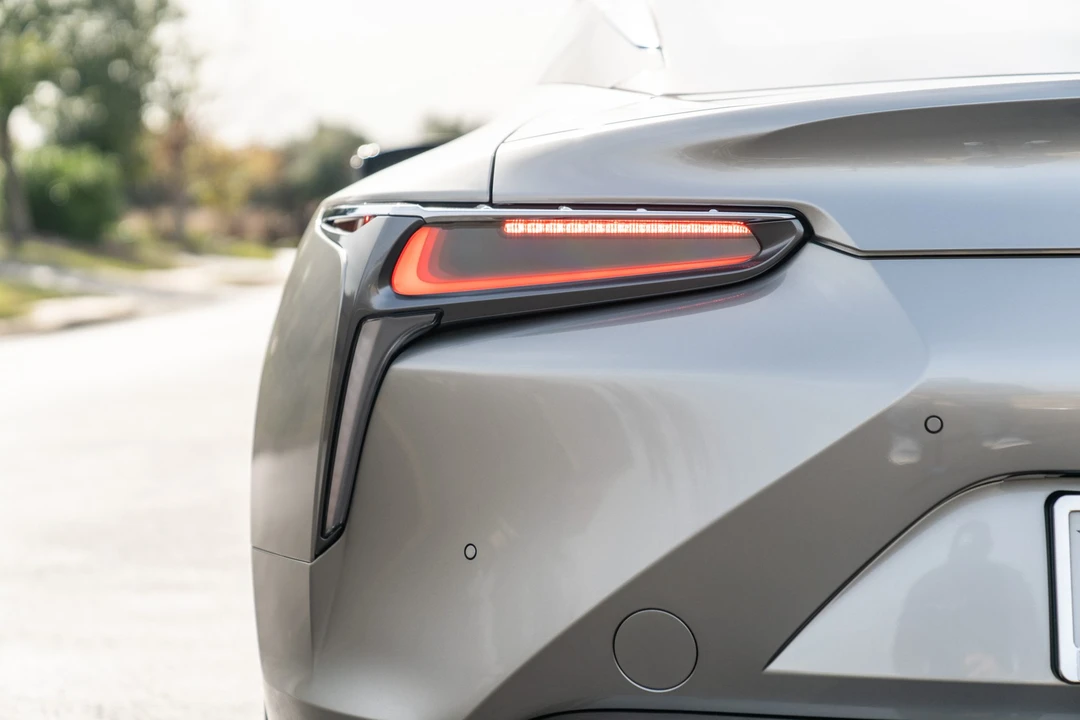 2018 Lexus LC - Image 27 of 31