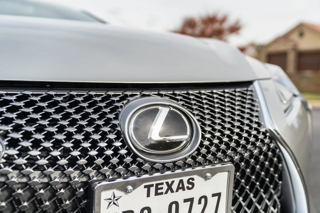 2018 Lexus LC - Image 13 of 31