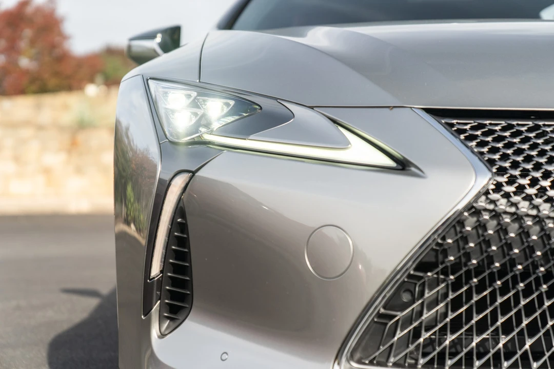 2018 Lexus LC - Image 14 of 31
