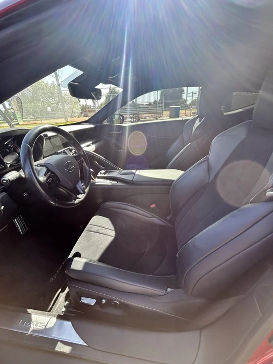 2018 Lexus LC - Image 29 of 31