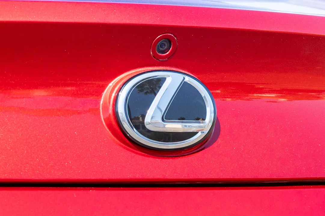 2018 Lexus LC - Image 27 of 31