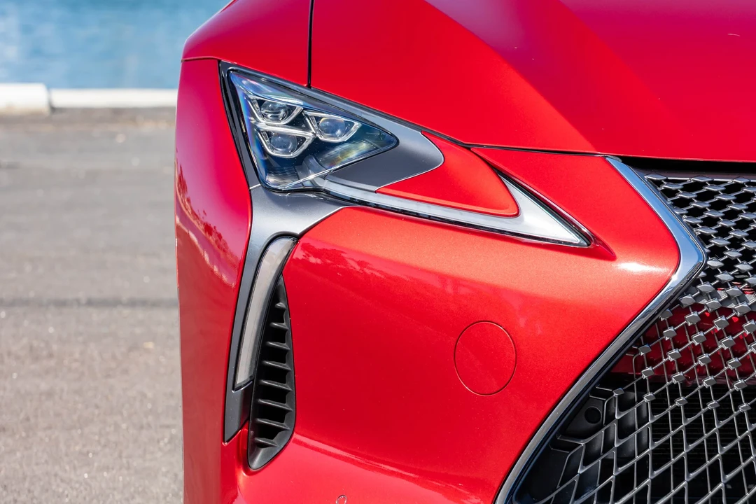 2018 Lexus LC - Image 14 of 31