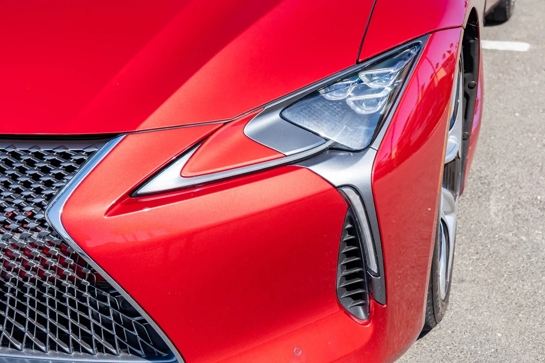 2018 Lexus LC - Image 15 of 31