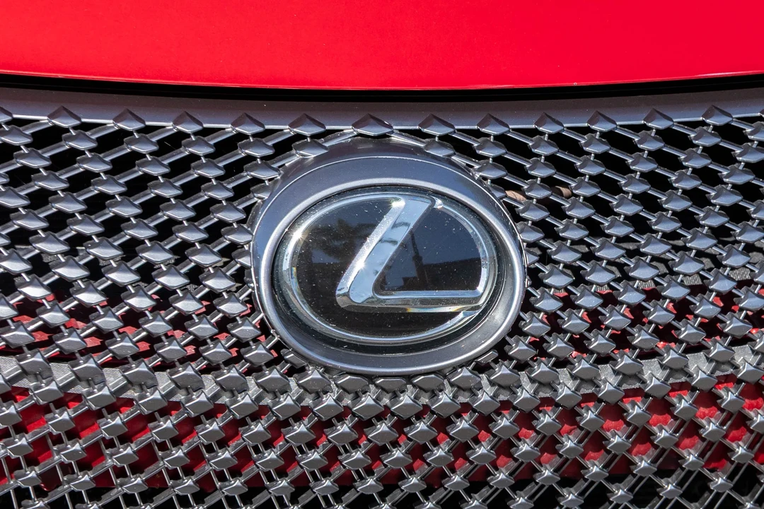 2018 Lexus LC - Image 13 of 31